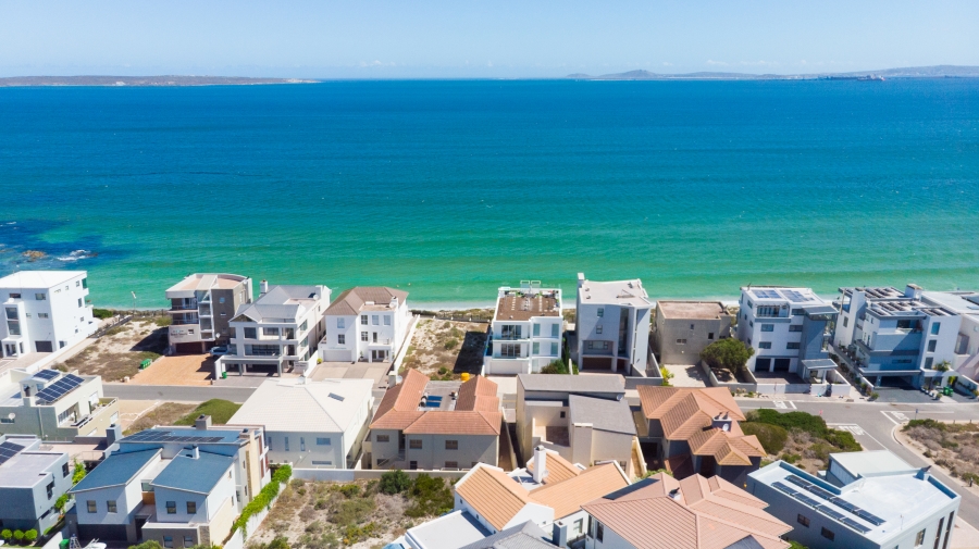 4 Bedroom Property for Sale in Calypso Beach Western Cape
